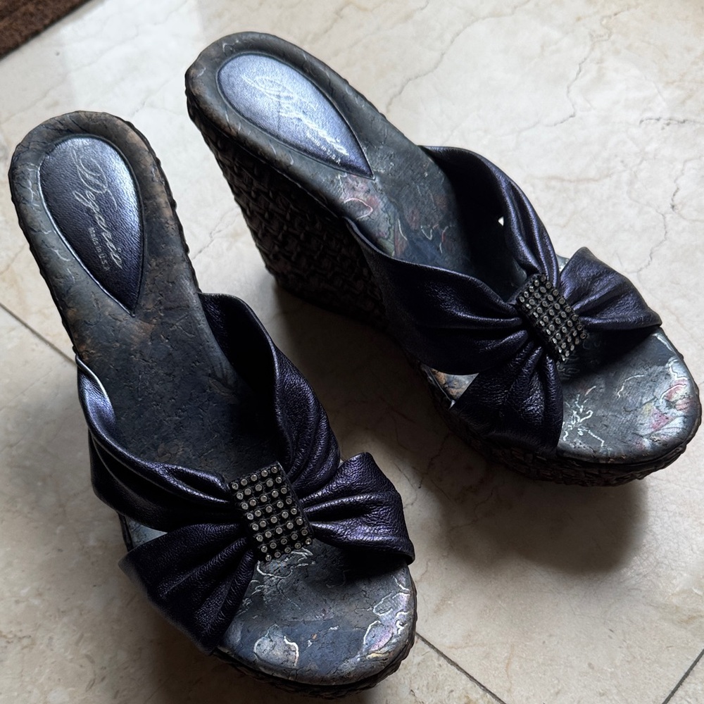Byblos Women's Dark Purple Wedge Sandals